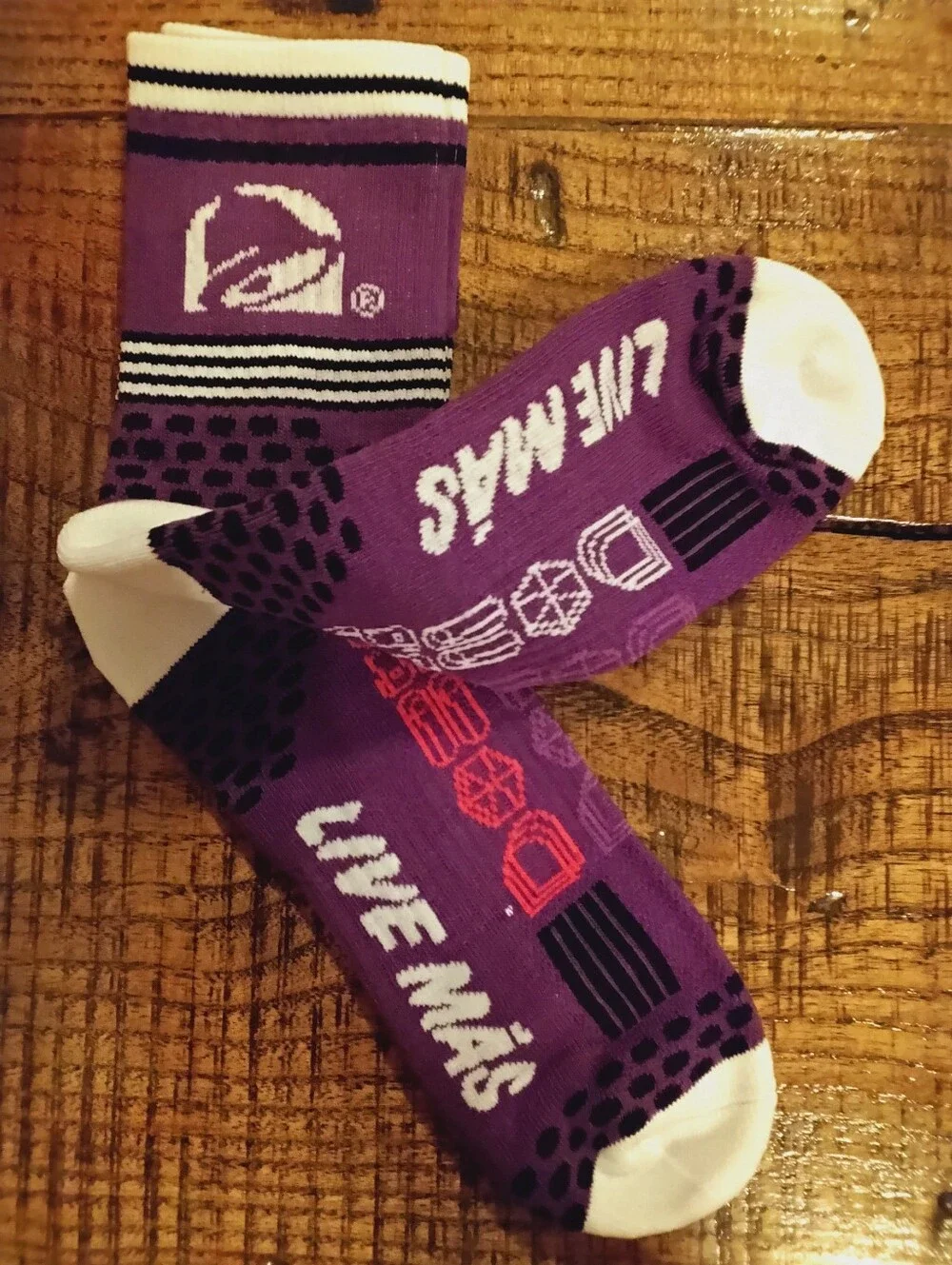 New In Bag - Taco Bell Live Más Crew Socks Purple White New